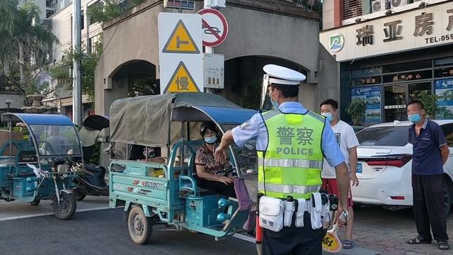 漳州疫情管控区和防范区，交警日夜排查不轻易放过一车一人！-32.jpg