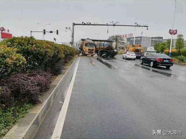 事发龙海东园：大货车调头-1.jpg