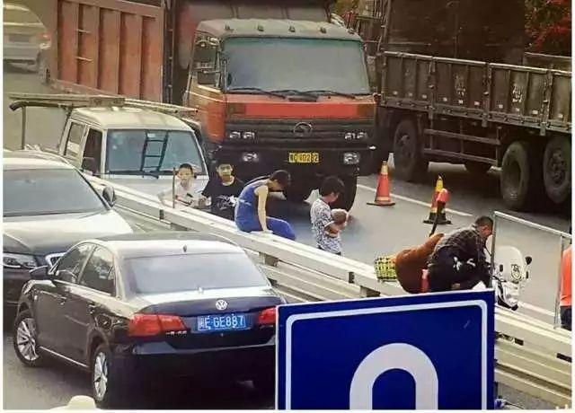「清明出行」漳州有这些暖心的交警在守护，很安心！-1.jpg