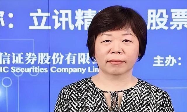 初中毕业，在工厂挣下1800亿！富士康“厂妹”王来春，做对了啥？-2.jpg