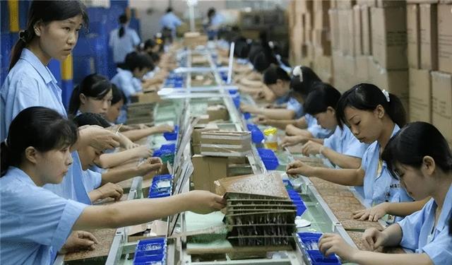 初中毕业，在工厂挣下1800亿！富士康“厂妹”王来春，做对了啥？-10.jpg