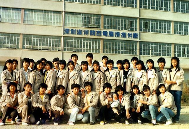 初中毕业，在工厂挣下1800亿！富士康“厂妹”王来春，做对了啥？-8.jpg