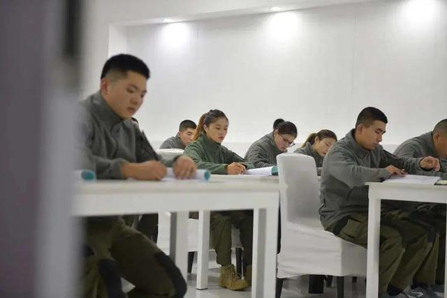 “00后”女大学生毕业做保镖，年入百万，不靠颜值靠拳头？-5.jpg
