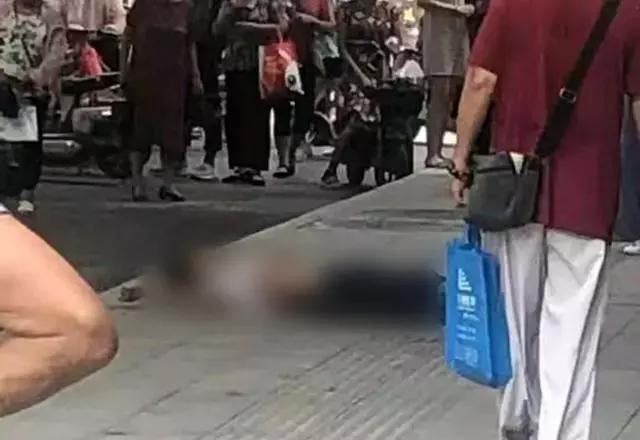 一支冰激淋引发的血案？！疑因被说胖，女子当街刺死男友-4.jpg
