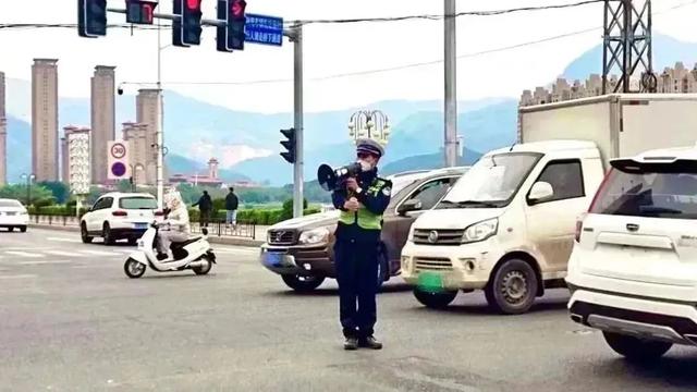 春节期间守规出行“兔”个平安，漳州交警不打烊！ | 春节坚守我在岗-11.jpg