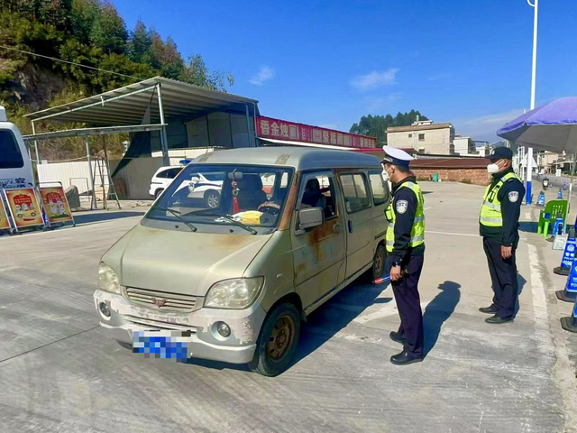 春节期间守规出行“兔”个平安，漳州交警不打烊！ | 春节坚守我在岗-22.jpg