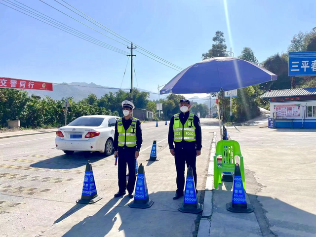 春节期间守规出行“兔”个平安，漳州交警不打烊！ | 春节坚守我在岗-21.jpg