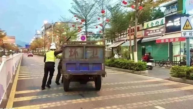 春节期间守规出行“兔”个平安，漳州交警不打烊！ | 春节坚守我在岗-26.jpg