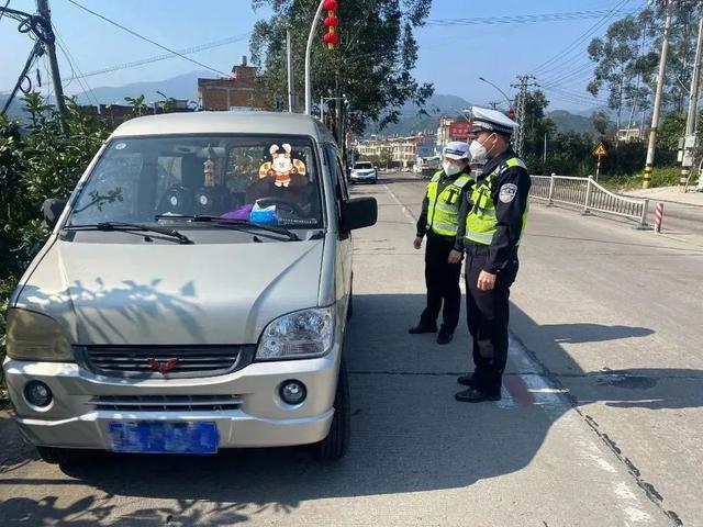 春节期间守规出行“兔”个平安，漳州交警不打烊！ | 春节坚守我在岗-32.jpg
