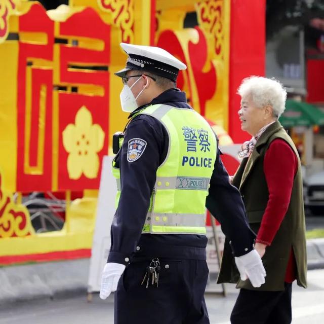 这个春节，漳州路面这些交警居然被拍得这么帅！-4.jpg