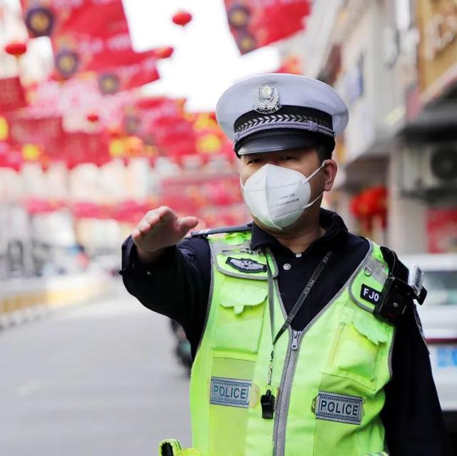 这个春节，漳州路面这些交警居然被拍得这么帅！-6.jpg