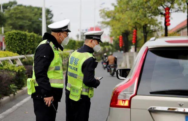 这个春节，漳州路面这些交警居然被拍得这么帅！-11.jpg