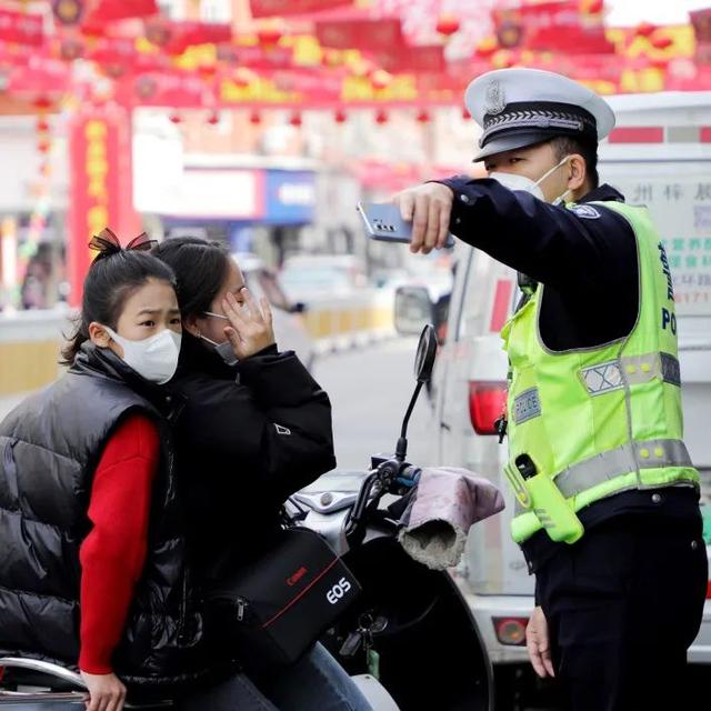 这个春节，漳州路面这些交警居然被拍得这么帅！-5.jpg