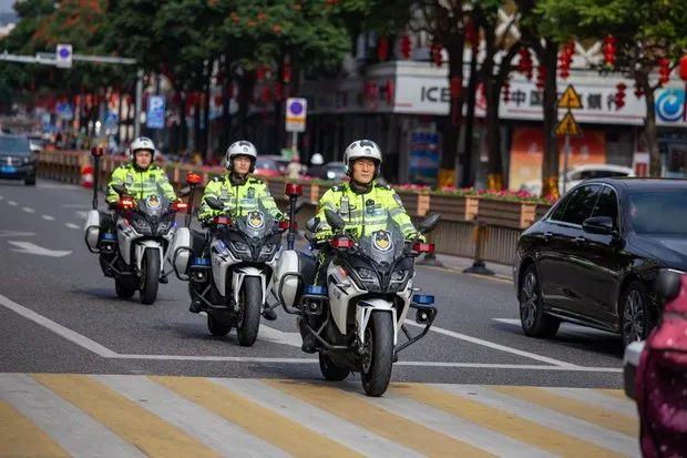 这个春节，漳州路面这些交警居然被拍得这么帅！-25.jpg