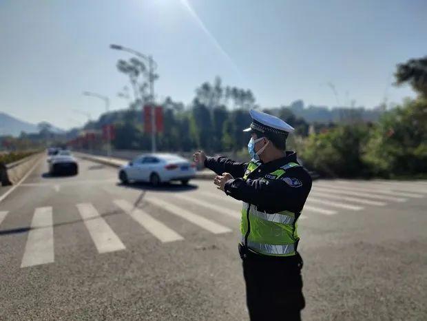 这个春节，漳州路面这些交警居然被拍得这么帅！-19.jpg