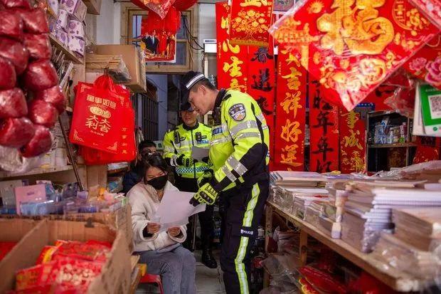 这个春节，漳州路面这些交警居然被拍得这么帅！-28.jpg