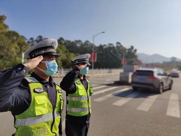 这个春节，漳州路面这些交警居然被拍得这么帅！-18.jpg