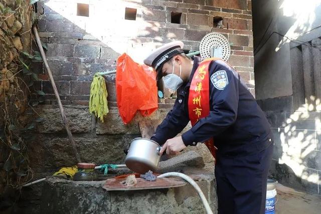 这个春节，漳州路面这些交警居然被拍得这么帅！-24.jpg