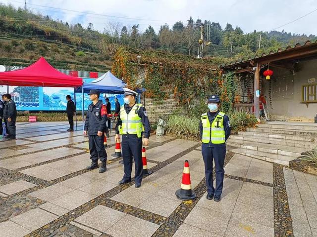 这个春节，漳州路面这些交警居然被拍得这么帅！-43.jpg