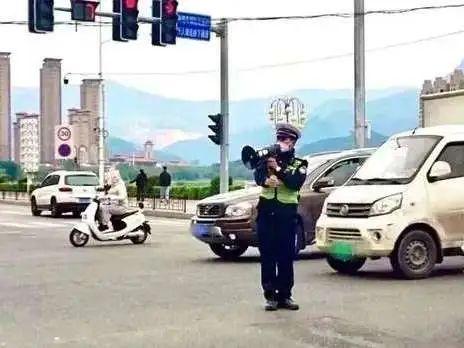 这个春节，漳州路面这些交警居然被拍得这么帅！-38.jpg