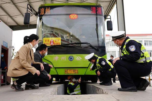 这个春节，漳州路面这些交警居然被拍得这么帅！-37.jpg