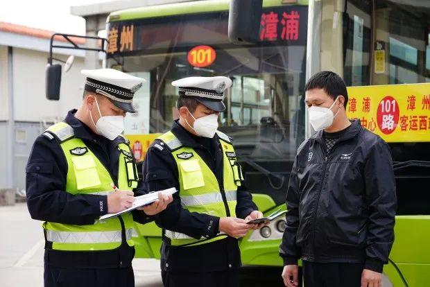 这个春节，漳州路面这些交警居然被拍得这么帅！-34.jpg