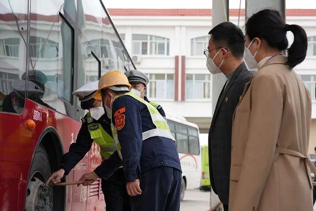 这个春节，漳州路面这些交警居然被拍得这么帅！-36.jpg