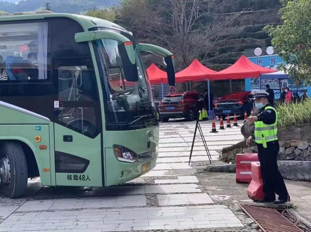 这个春节，漳州路面这些交警居然被拍得这么帅！-44.jpg