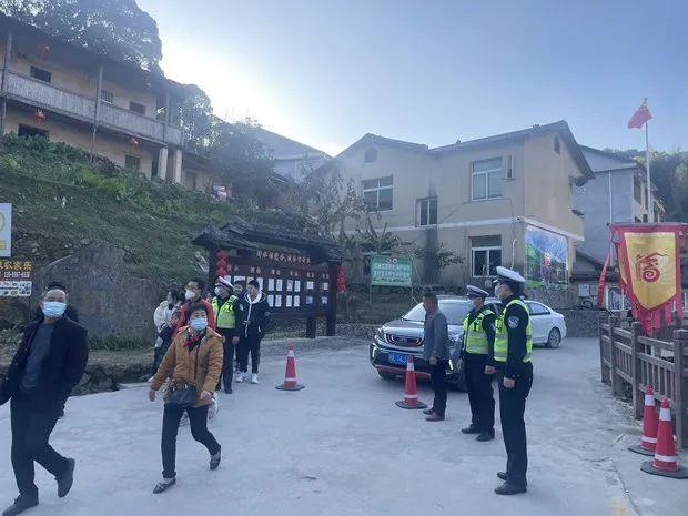 这个春节，漳州路面这些交警居然被拍得这么帅！-47.jpg