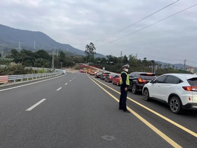 这个春节，漳州路面这些交警居然被拍得这么帅！-45.jpg