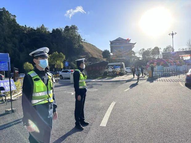 这个春节，漳州路面这些交警居然被拍得这么帅！-48.jpg