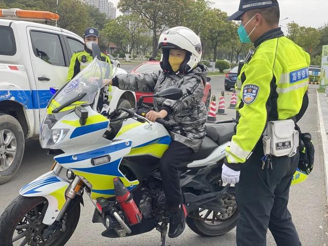 这个春节，漳州路面这些交警居然被拍得这么帅！-63.jpg