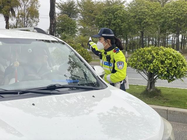 这个春节，漳州路面这些交警居然被拍得这么帅！-60.jpg