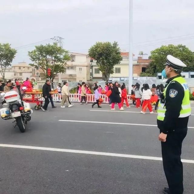 漳州交警哪里热闹往哪里去，民俗活动勿忘安全！【美丽乡村行】-8.jpg