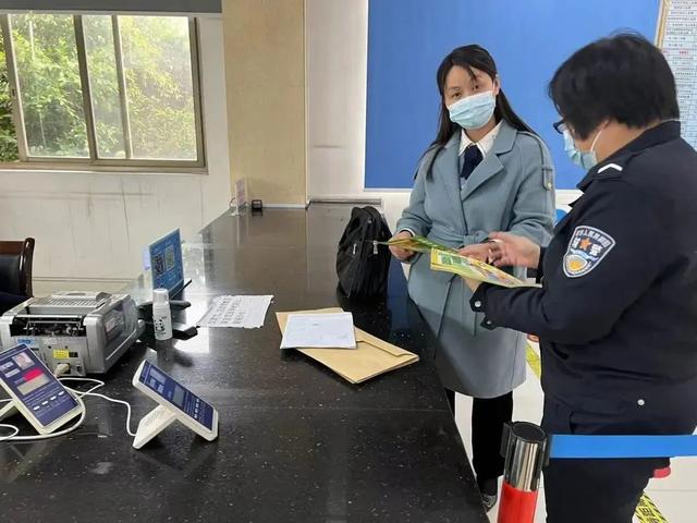 漳州交警走街串巷，关注一老一小交通安全！｜逢八宣传-4.jpg