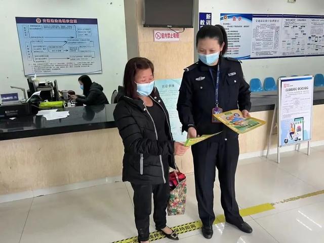 漳州交警走街串巷，关注一老一小交通安全！｜逢八宣传-2.jpg