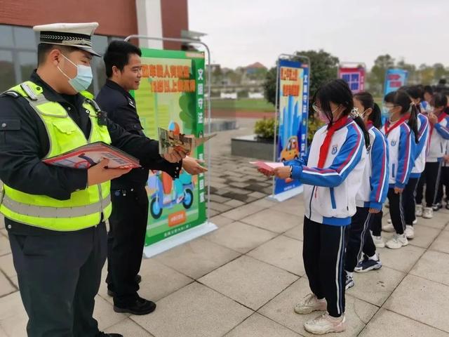 漳州交警走街串巷，关注一老一小交通安全！｜逢八宣传-9.jpg