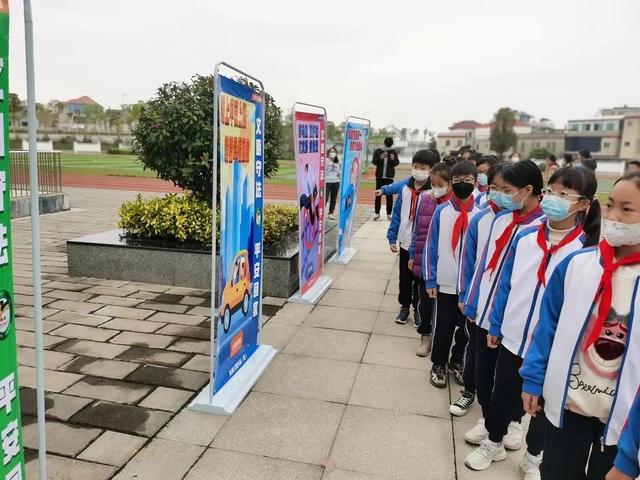 漳州交警走街串巷，关注一老一小交通安全！｜逢八宣传-8.jpg