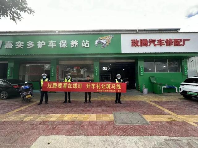漳州交警走街串巷，关注一老一小交通安全！｜逢八宣传-16.jpg