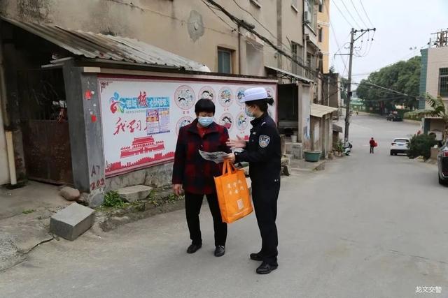 漳州交警走街串巷，关注一老一小交通安全！｜逢八宣传-23.jpg