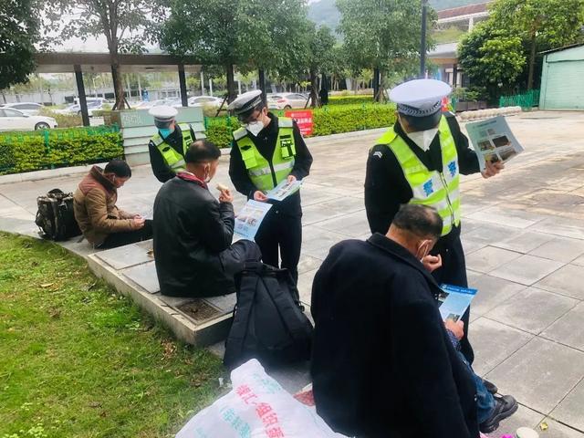 漳州交警走街串巷，关注一老一小交通安全！｜逢八宣传-29.jpg