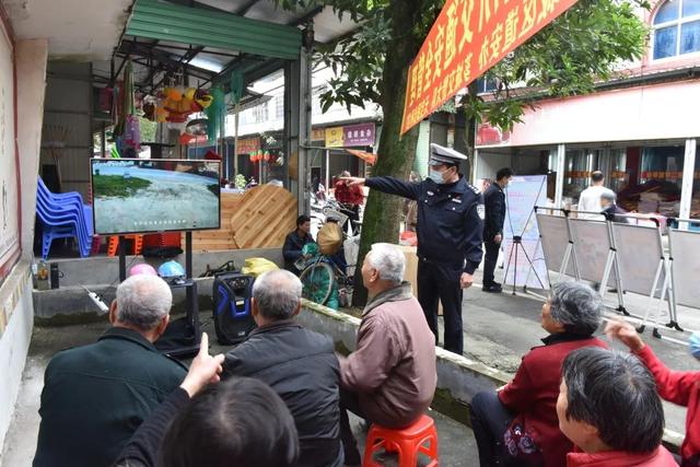 请您体验“酒驾”的感觉！漳州交警与镇政府联合开展农村宣传活动！-15.jpg