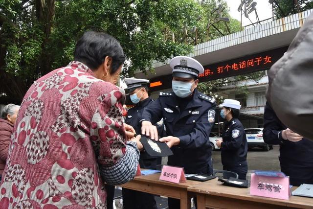 请您体验“酒驾”的感觉！漳州交警与镇政府联合开展农村宣传活动！-10.jpg