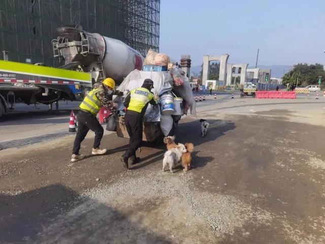 漳州交警双手能指挥交通，也能做这些事！| 我为群众办实事-9.jpg