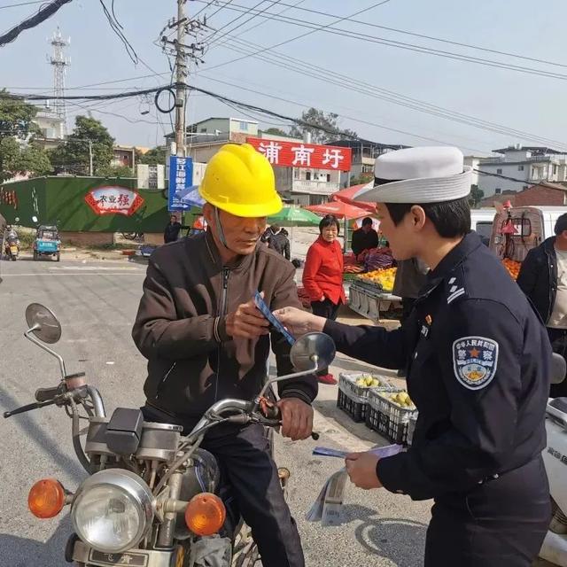 漳州交警联合派出所走进农村“劝、讲、播”！-11.jpg