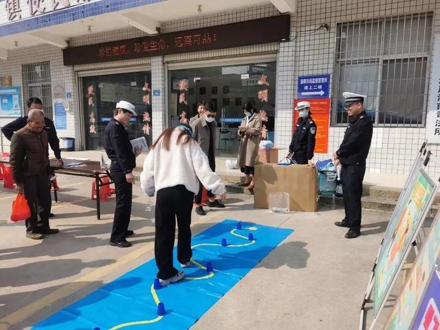 漳州交警联合派出所走进农村“劝、讲、播”！-17.jpg