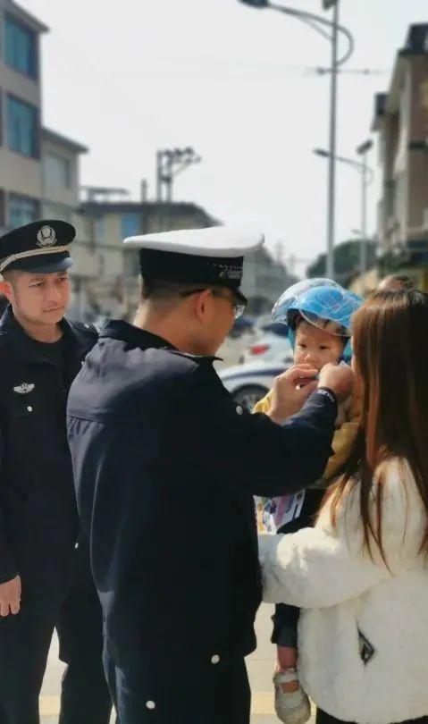 漳州交警联合派出所走进农村“劝、讲、播”！-12.jpg