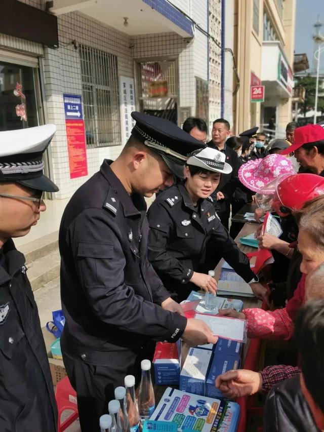 漳州交警联合派出所走进农村“劝、讲、播”！-10.jpg