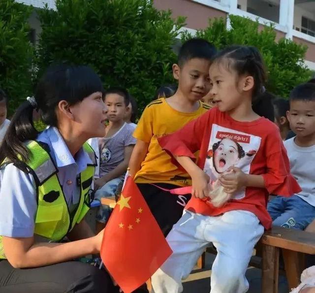 曾经的学霸，当今的警花，看漳州交警的“铿锵玫瑰”！【致敬了不起的她】-10.jpg