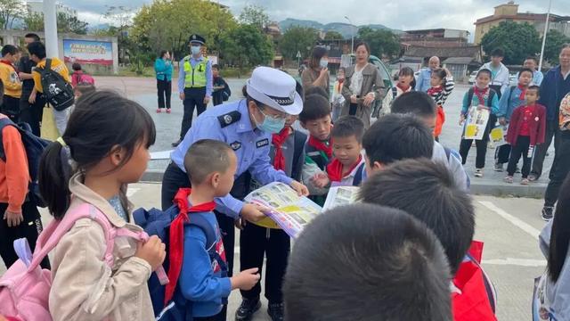 漳州这里车辆即停即走，良好秩序你我共同遵守！-30.jpg